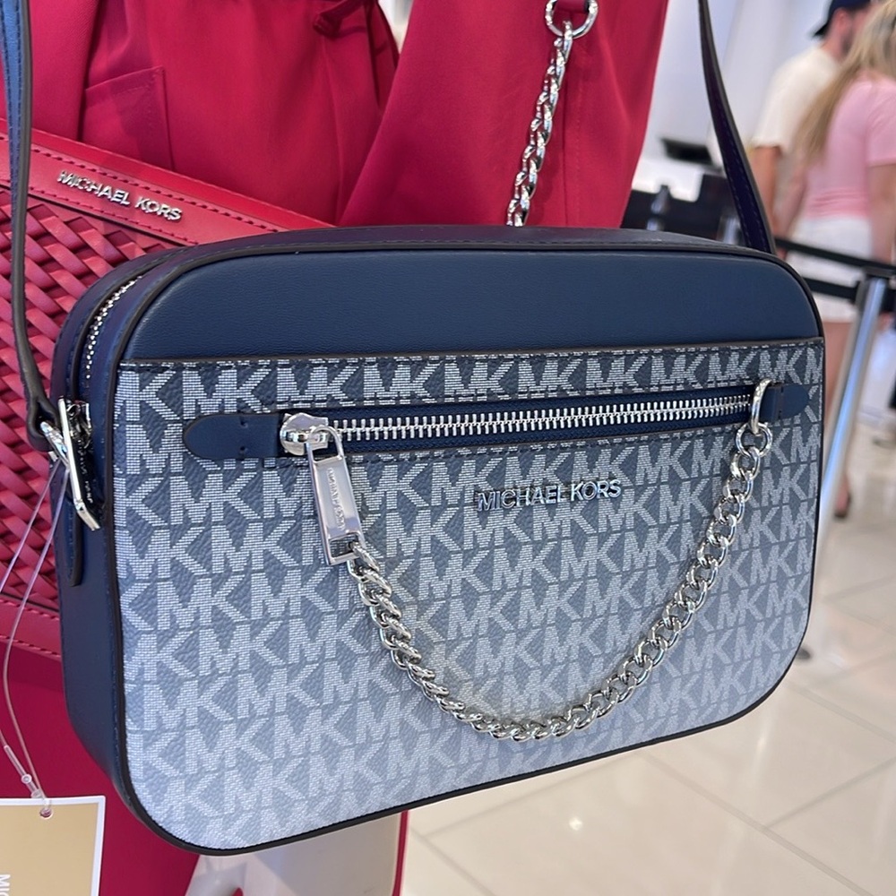 Michael Kors Jet Set Lg Ombré Signature Logo East West Crossbody Body
Navy 
NWT - Picture 6 of 16